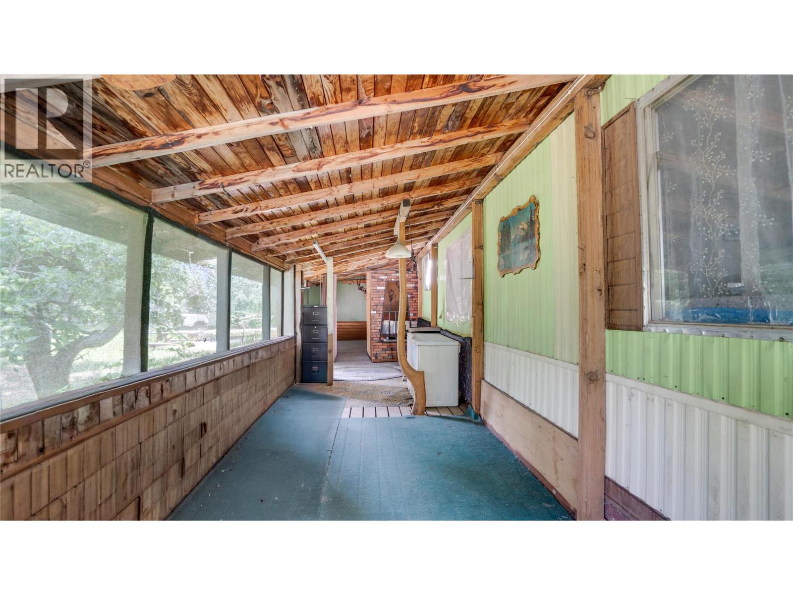 686 Powell Road - 20