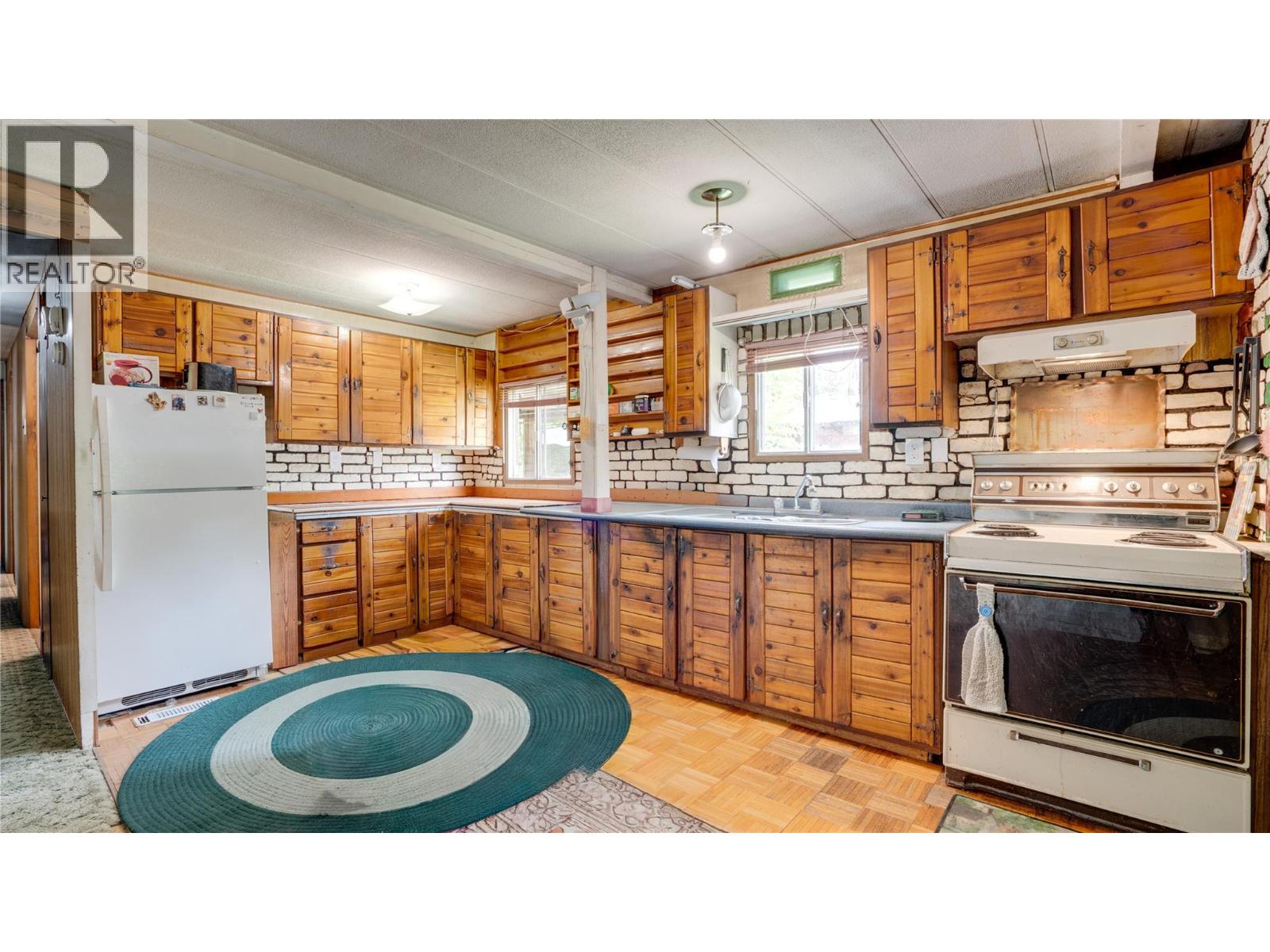 686 Powell Road - 10