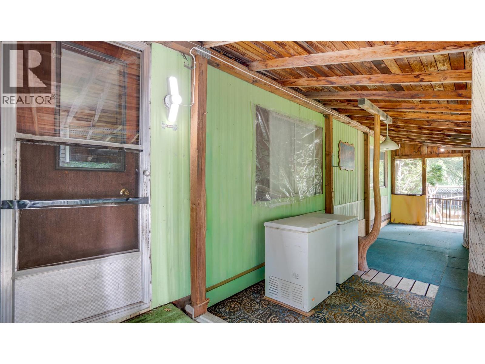 686 Powell Road - 18