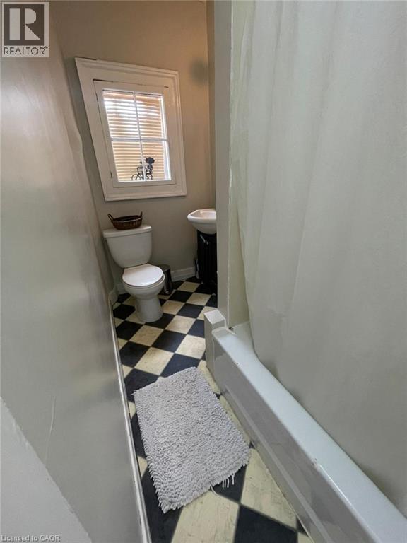 1 bedroom Single Family interior view, 2- 80 BYRON Avenue, London, Ontario