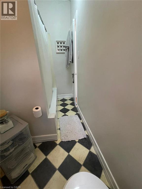1 bedroom Single Family interior view, 2- 80 BYRON Avenue, London, Ontario