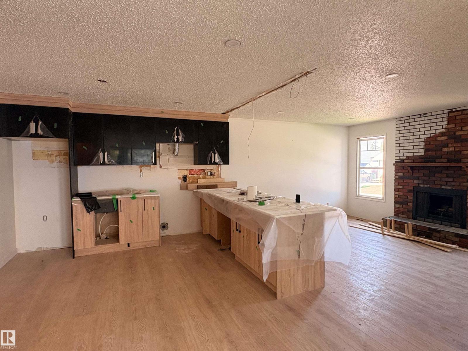 18007 73 AV NW - 3