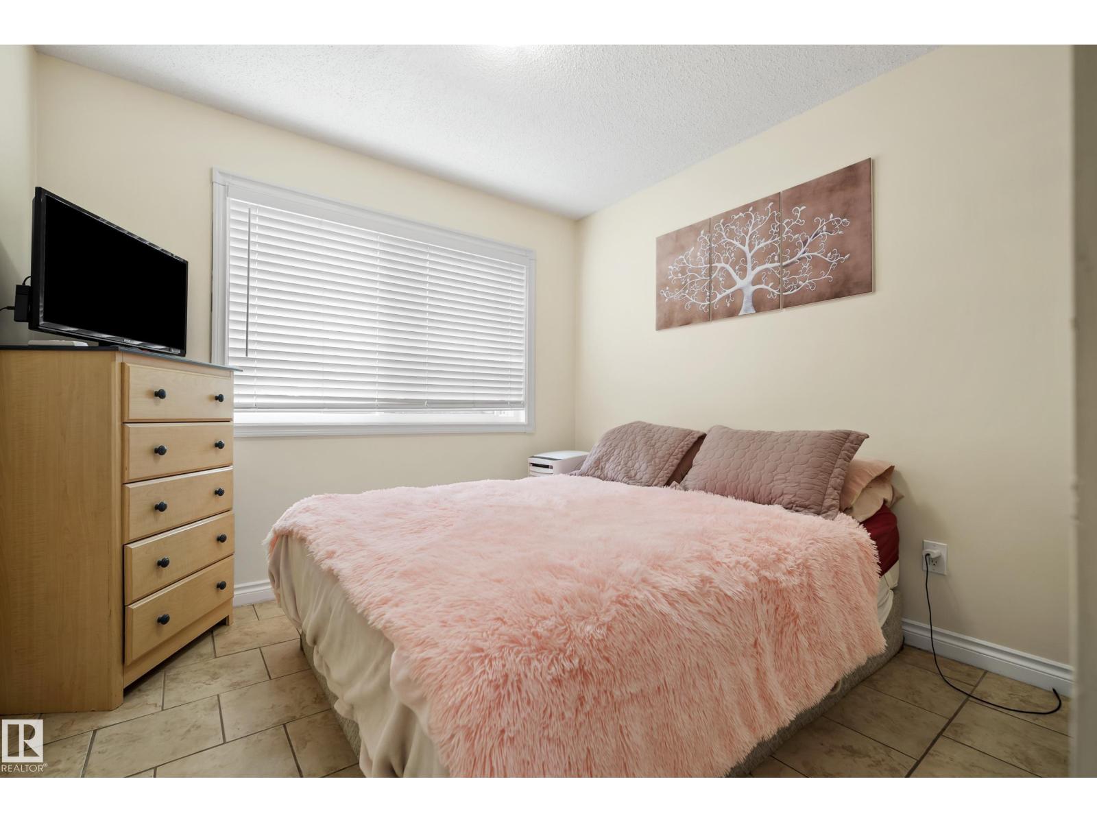 #25 3811 85 ST NW - 23