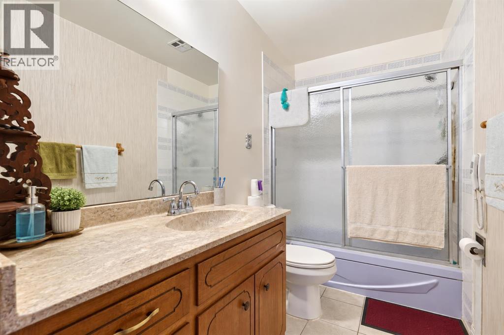1612 24 Avenue NW - 18