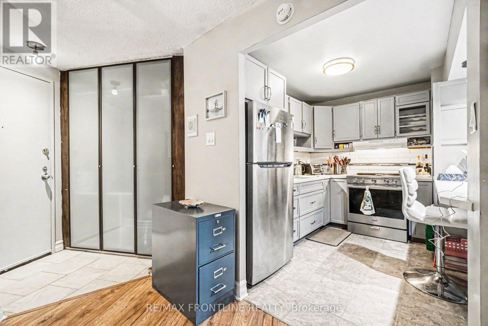 #1009 1081 AMBLESIDE DRIVE - 10