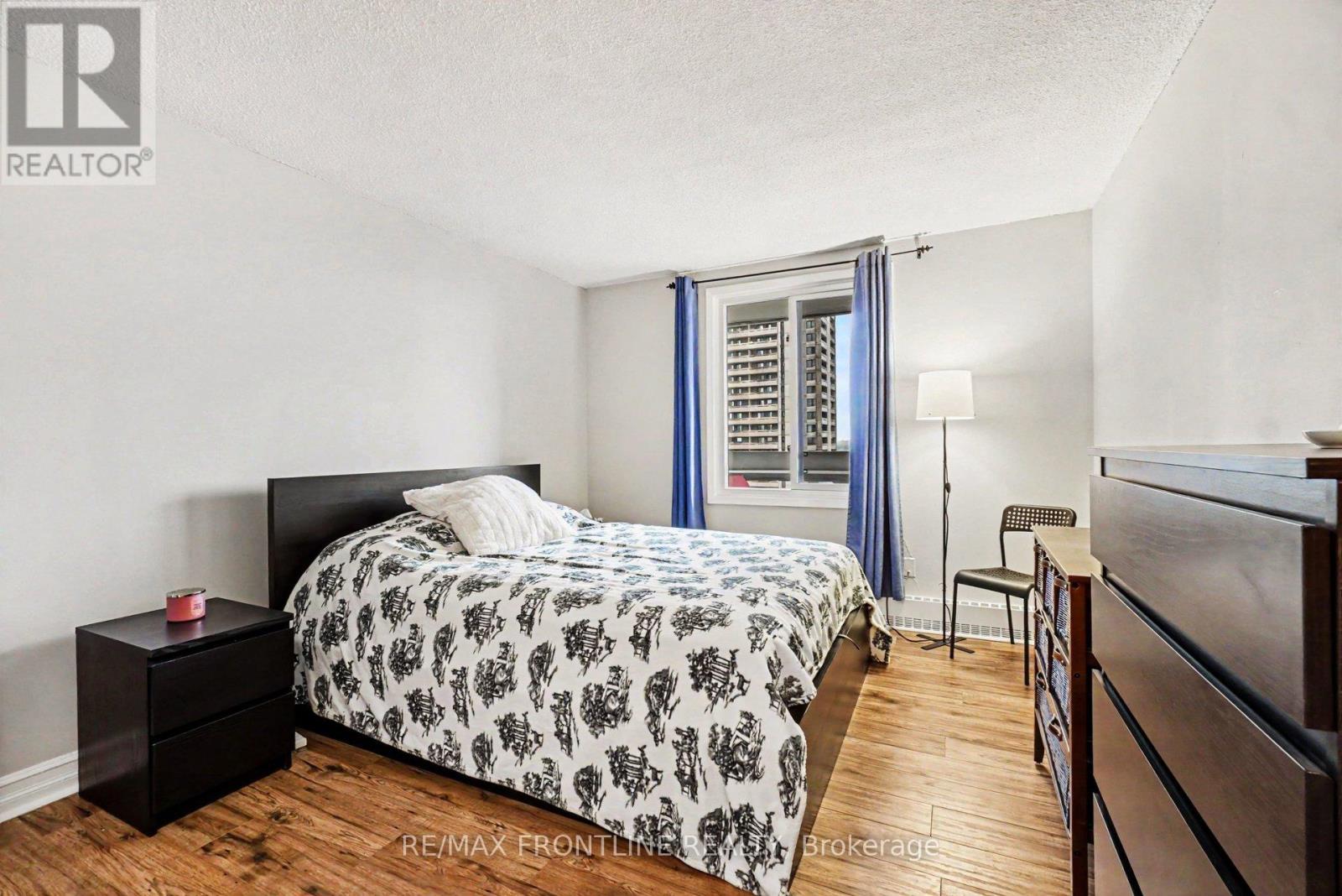 #1009 1081 AMBLESIDE DRIVE - 12
