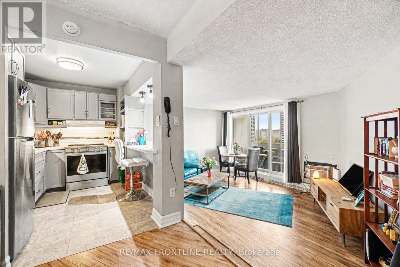 #1009 1081 AMBLESIDE DRIVE - 4