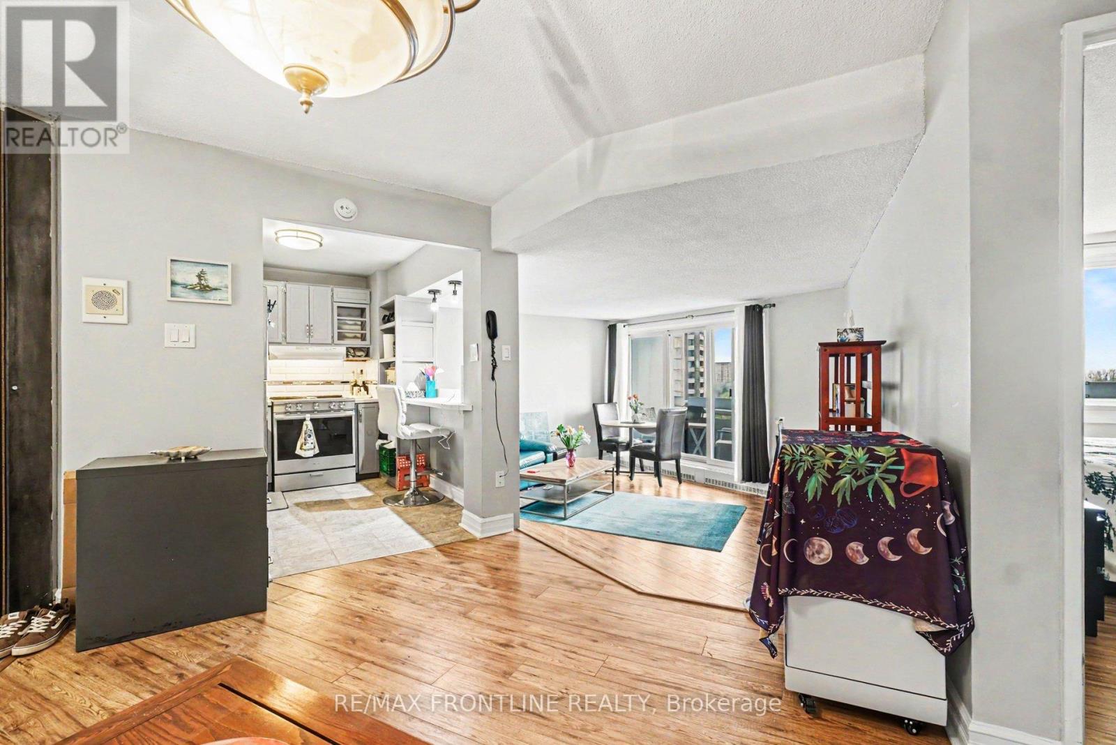 #1009 1081 AMBLESIDE DRIVE - 6