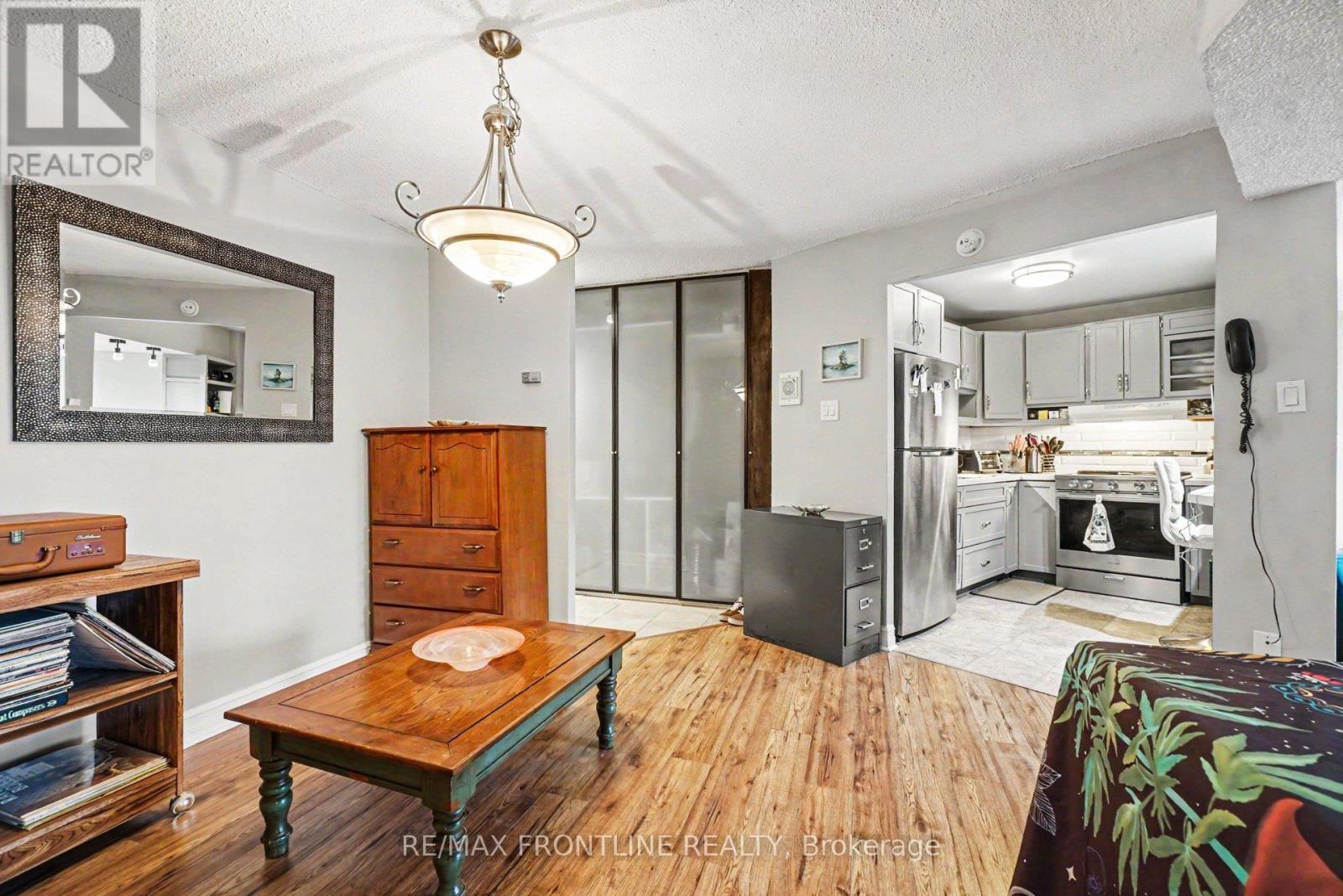 #1009 1081 AMBLESIDE DRIVE - Image 9
