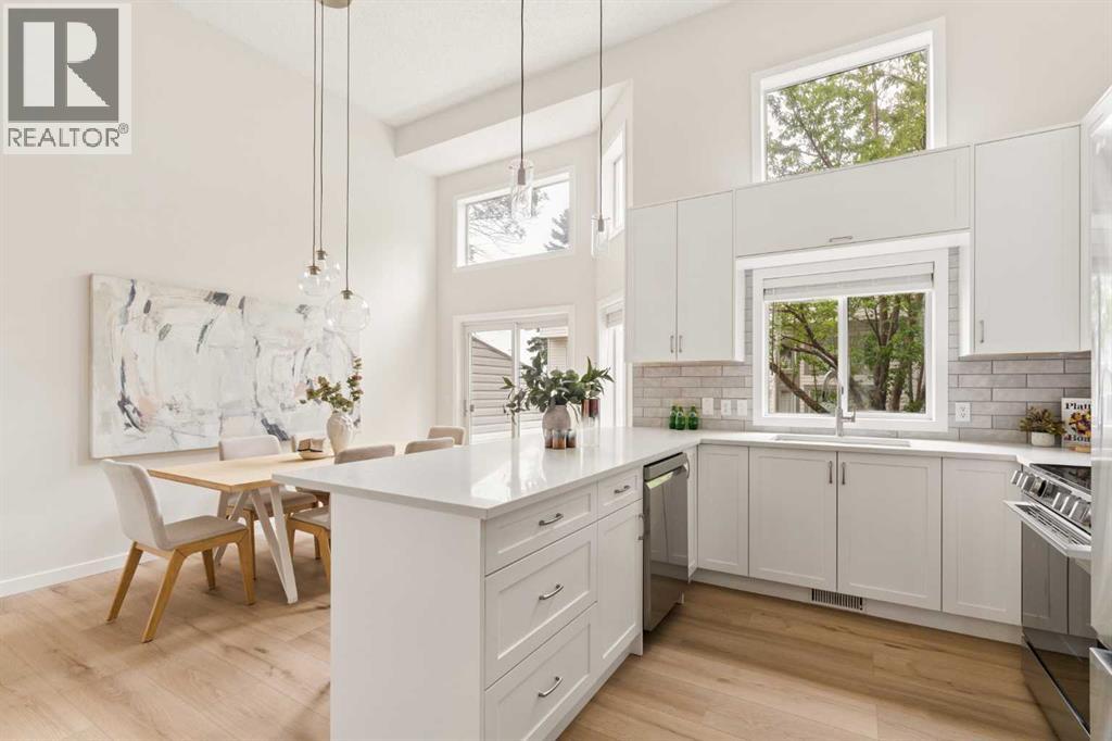 4 Kingsland Villas SW, Calgary, Alberta