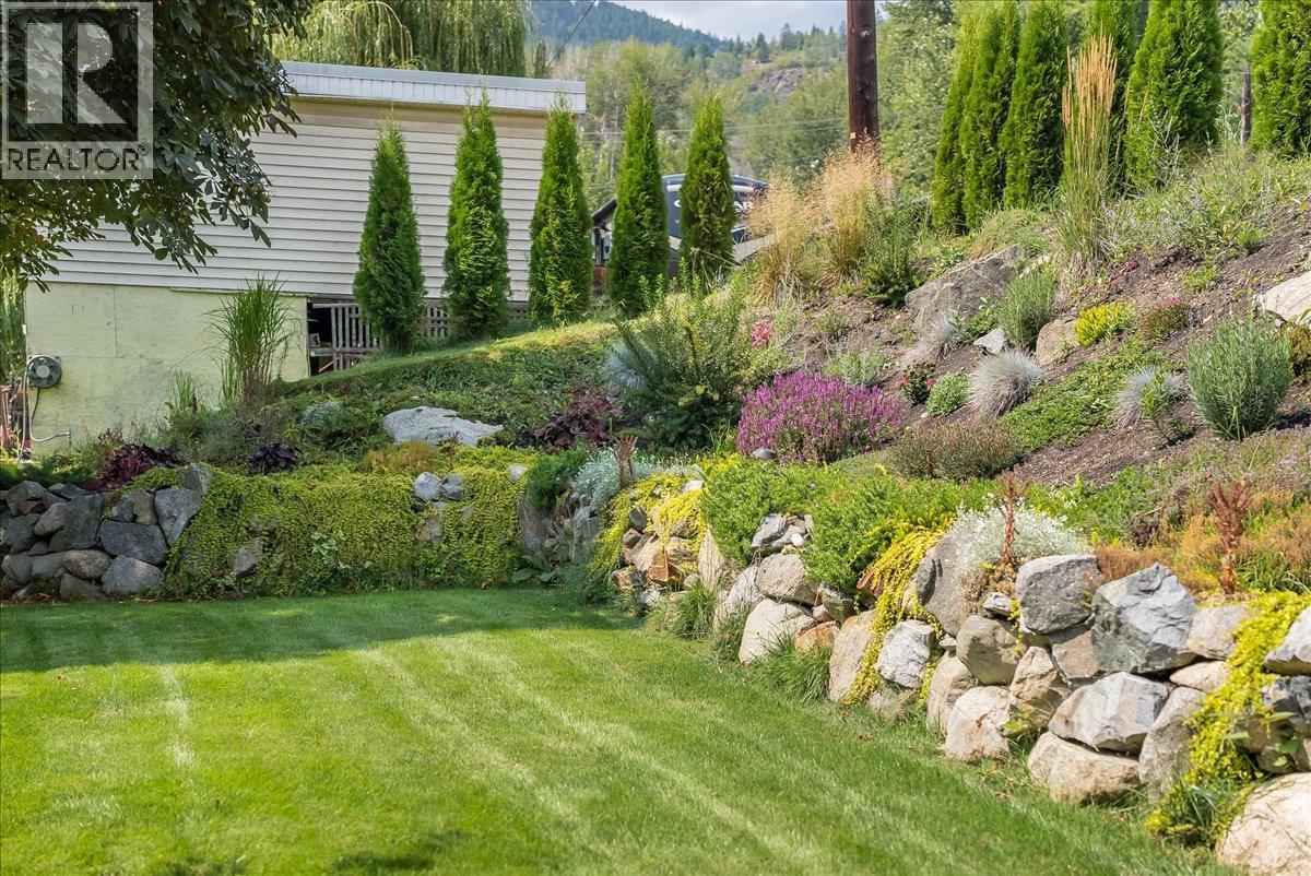 469 FORREST Drive, Trail