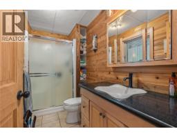 Full bathroom - 310 Grandview Bench Road, Grindrod, BC V0E1Y0 Photo 9