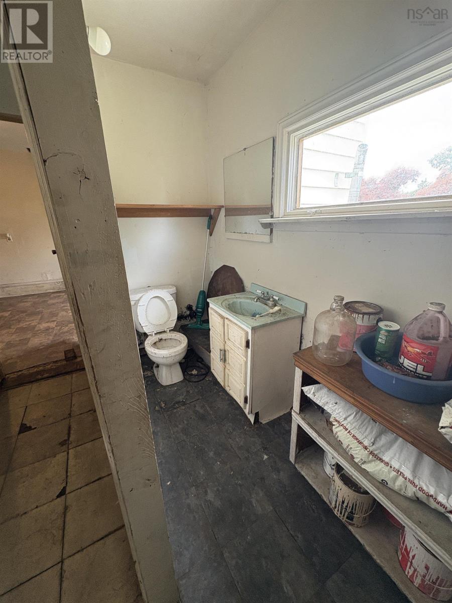 37 Rose Avenue - 14