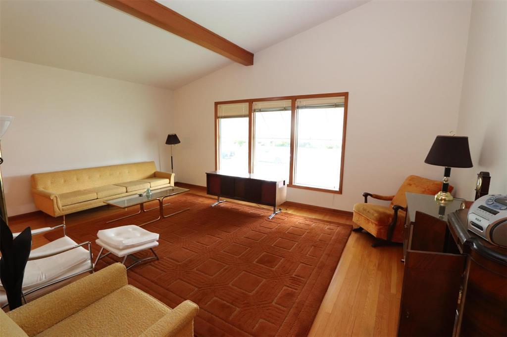 879 Lansdowne Avenue, Winnipeg, Manitoba, R2X1S1, Winnipeg, Manitoba — photo 4 of 5