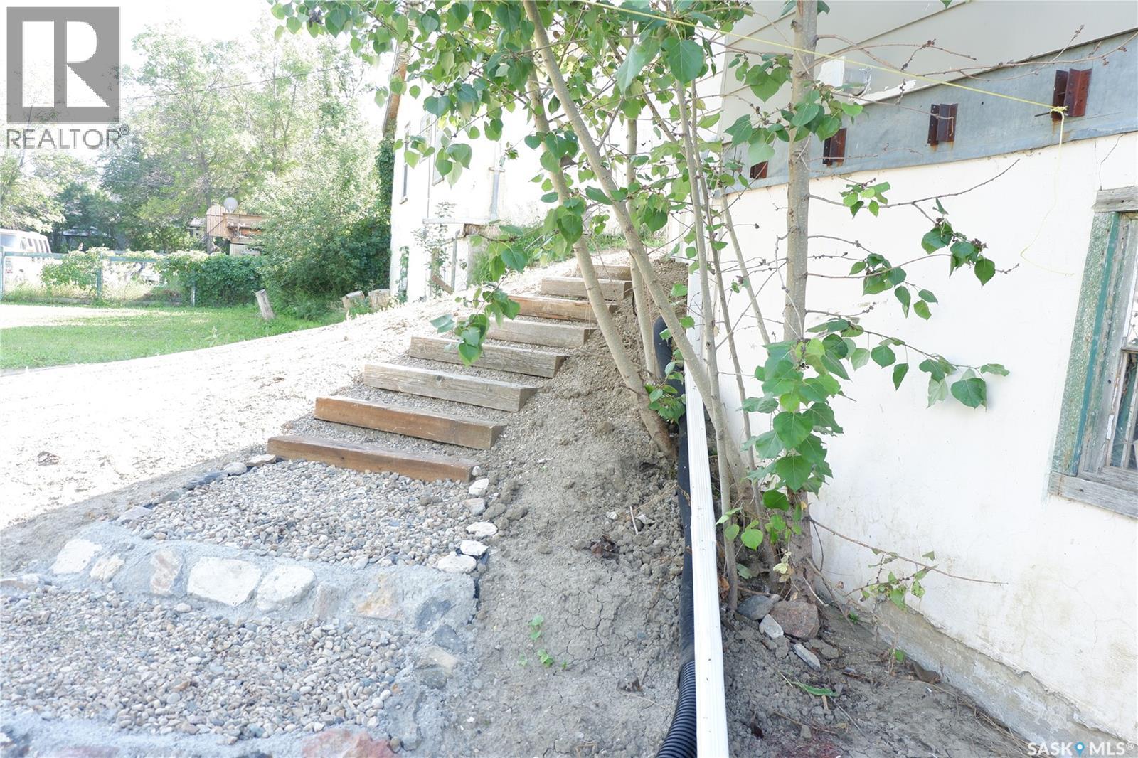305 1st STREET E - Image 19