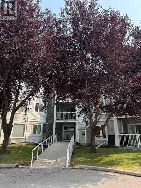 205, 3205 Valleyview Park SE, Calgary, Alberta