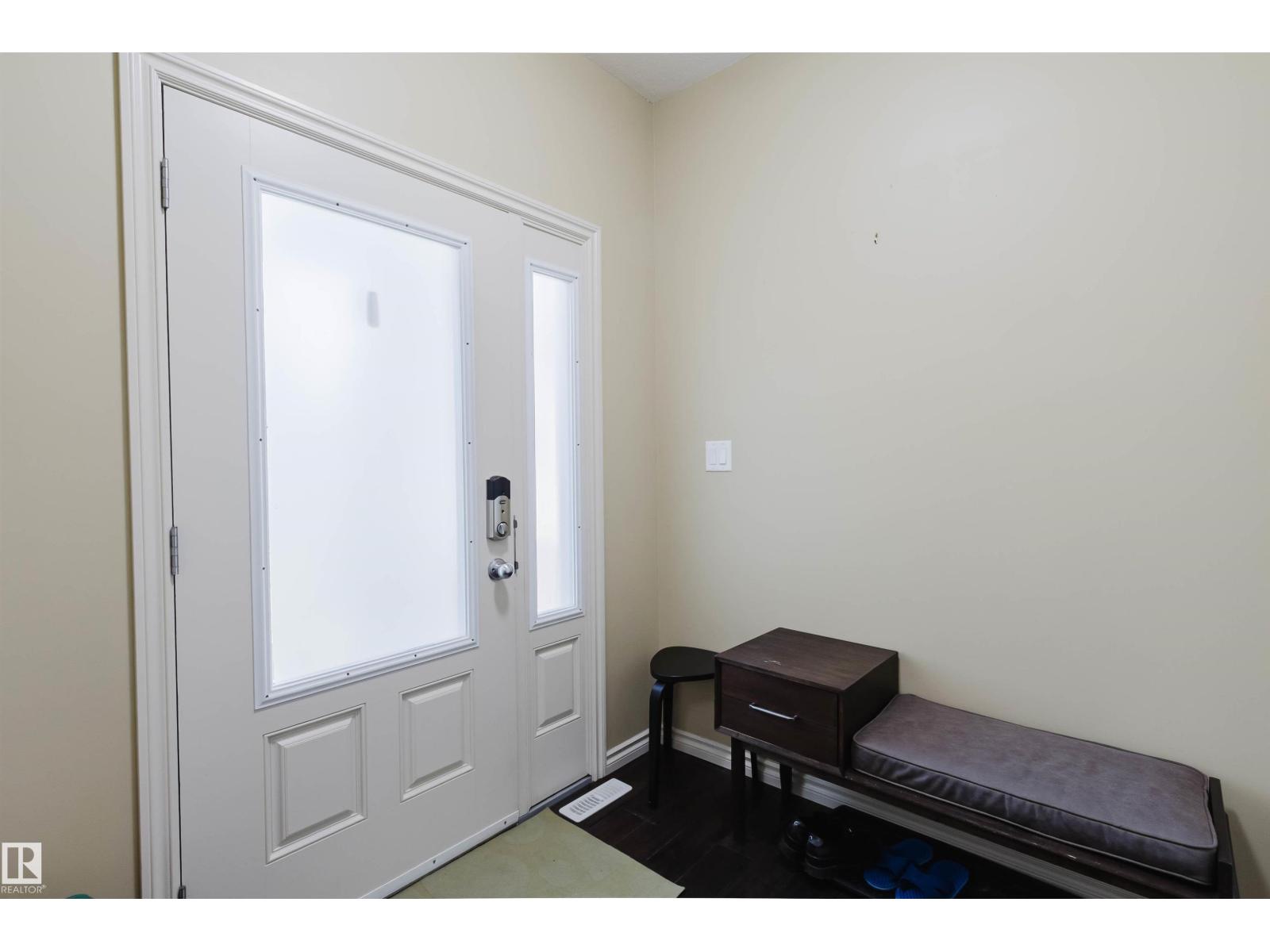 864 Armitage Wd SW photo 4 — MLS® E4505232
