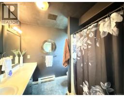 Entrance - 2116 Northland Rd, Port Mcneill, BC V0N2R0 Photo 15