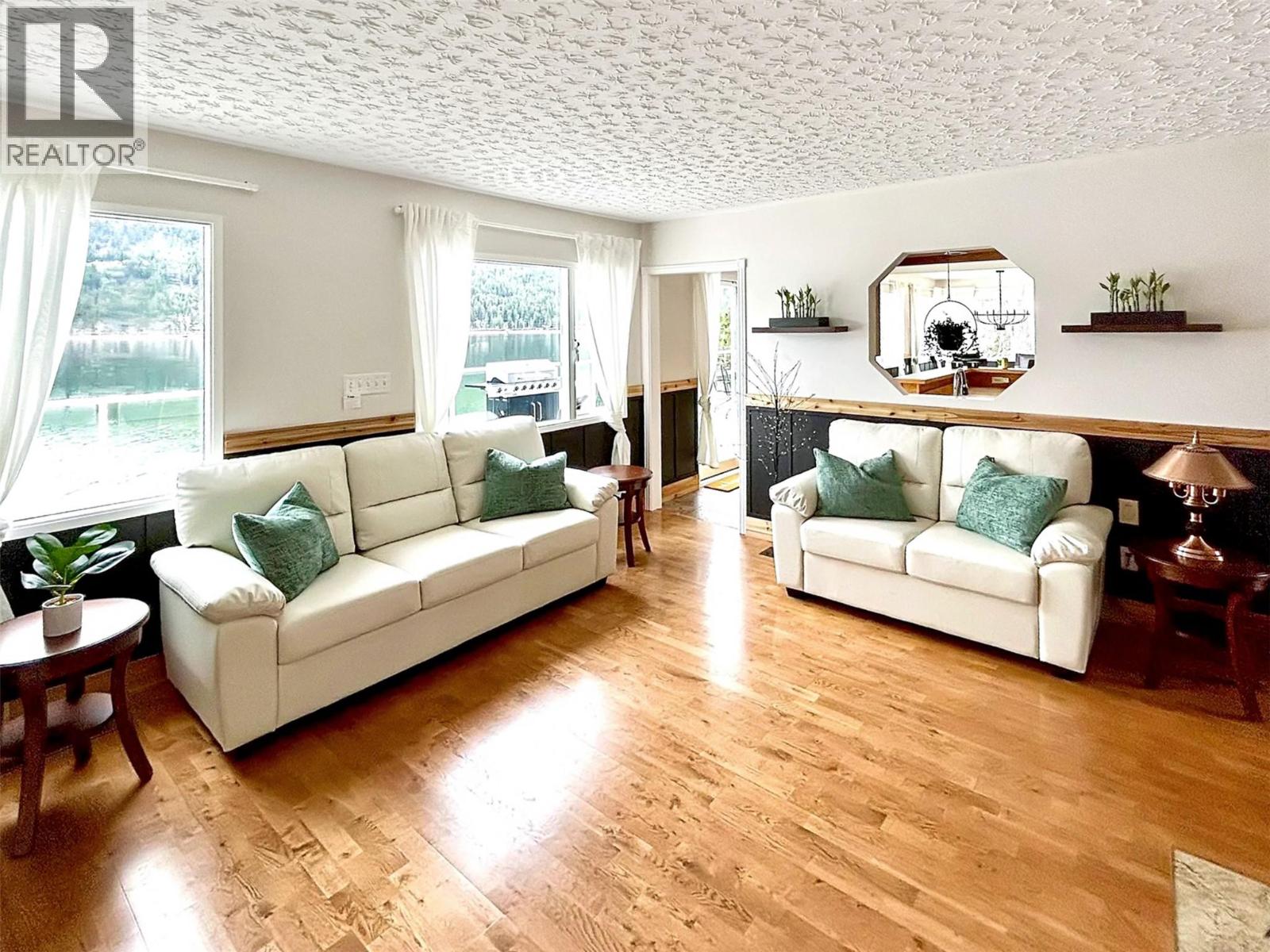 2437 Blind Bay Road, Blind Bay