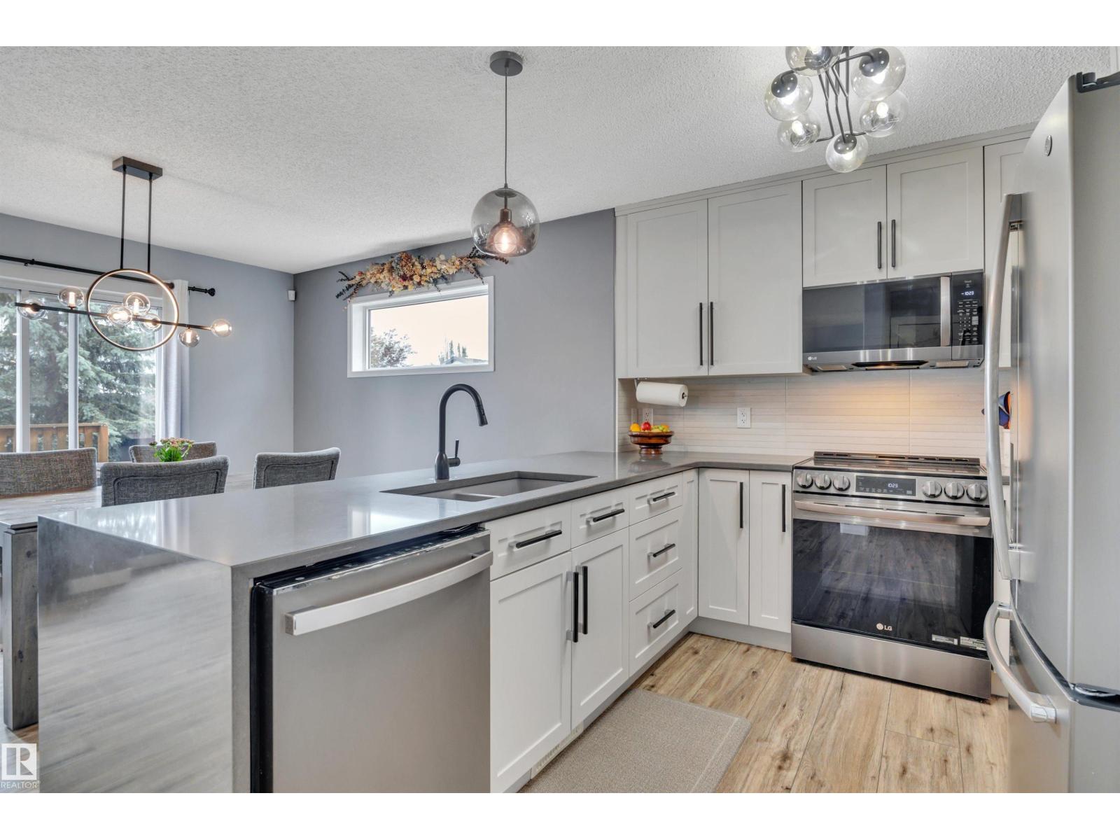 78 BIRCHMONT CR - 12