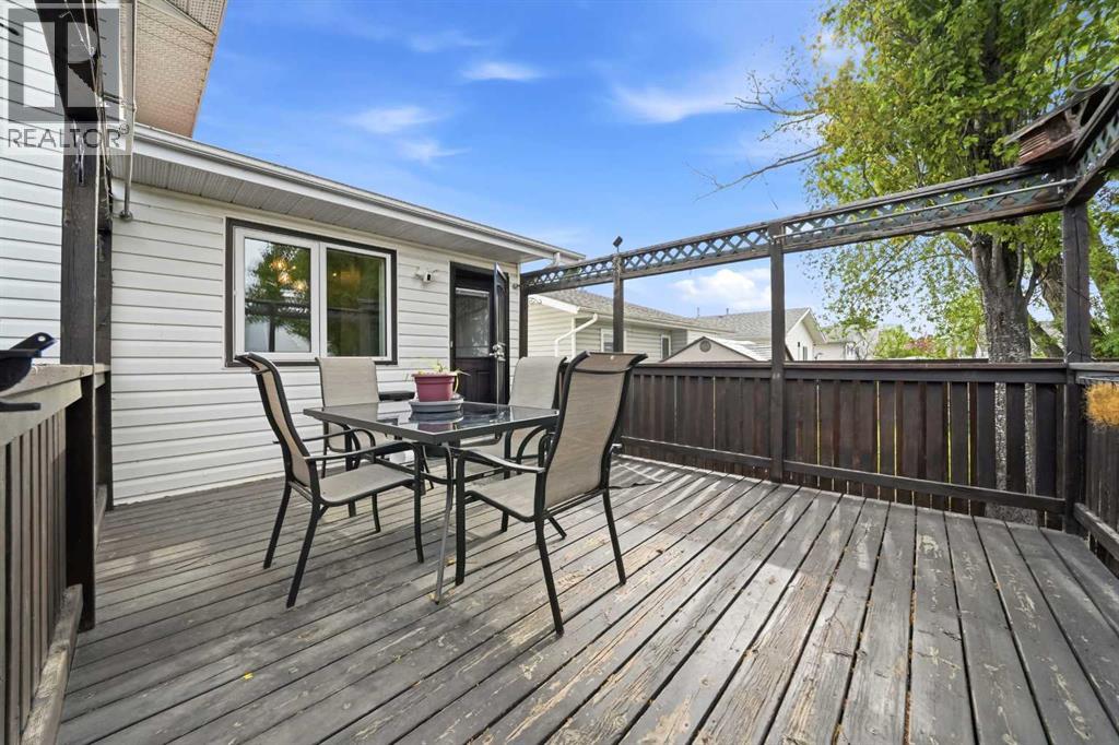 Listing photo – 76 Dixon Crescent, Red Deer