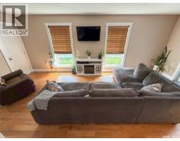 3pc Ensuite bath - 715 Centre Street, Shaunavon, SK S0N2M0 Photo 10
