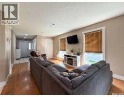 Dining nook - 715 Centre Street, Shaunavon, SK S0N2M0 Photo 11
