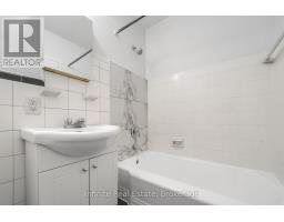 111 - 896 Eglinton Avenue E, Toronto, ON M4G2L2 Photo 6