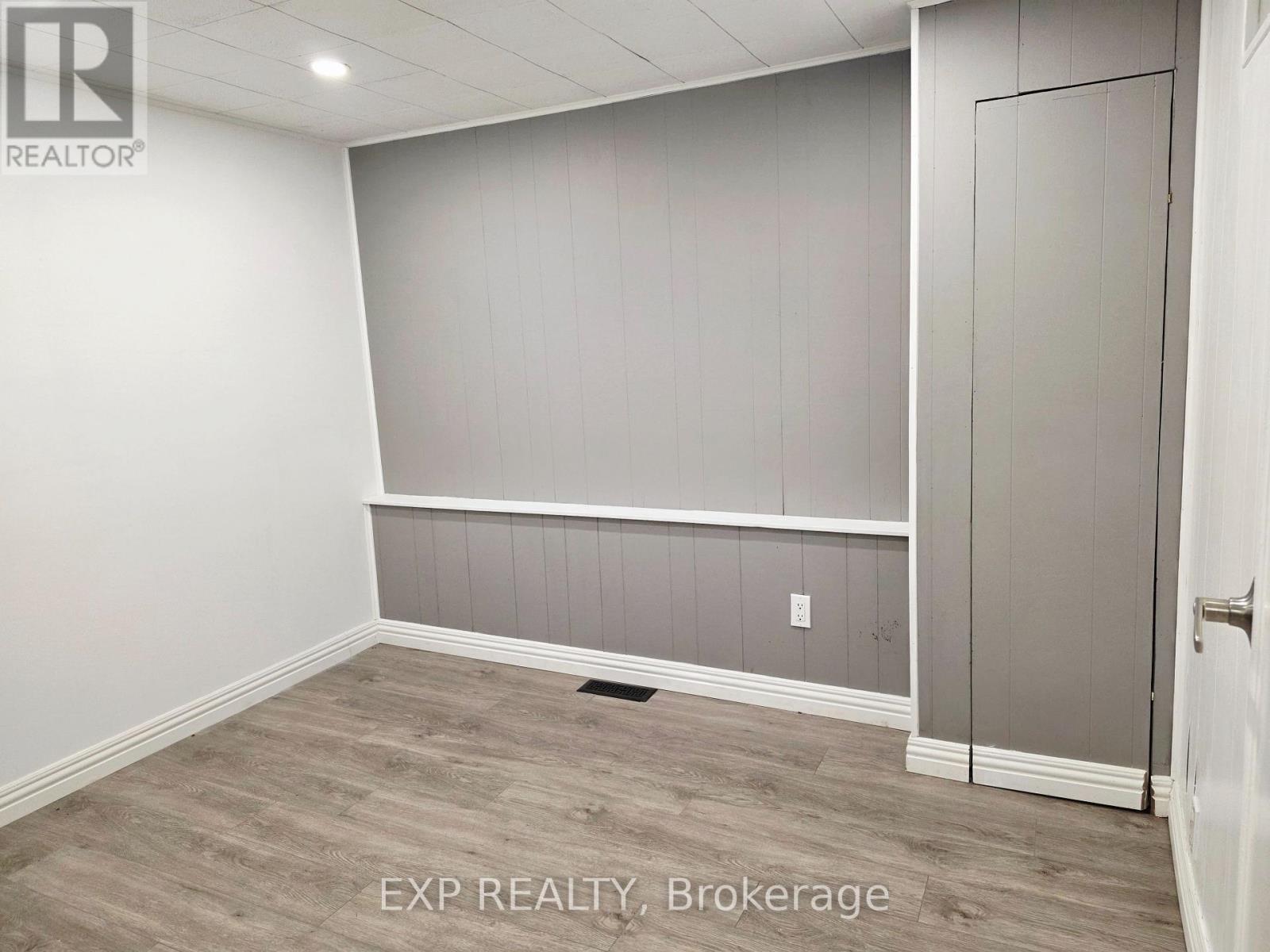 166 JOHN STREET W - 8