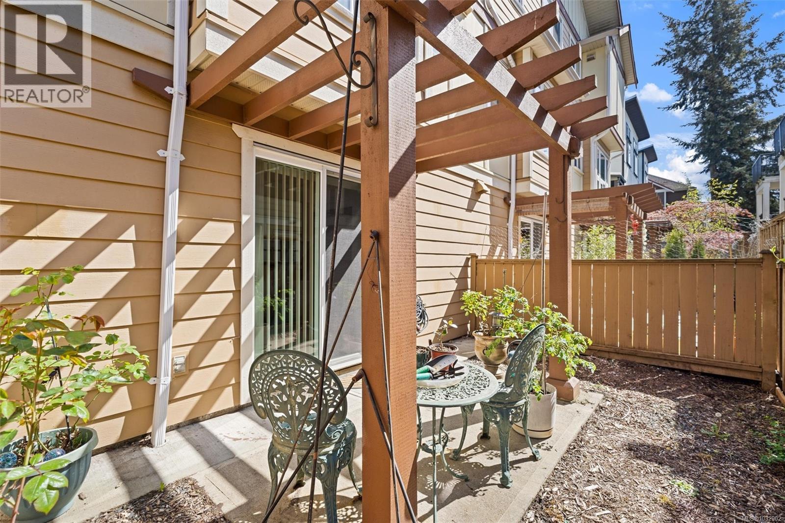105 827 Arncote Ave, Langford