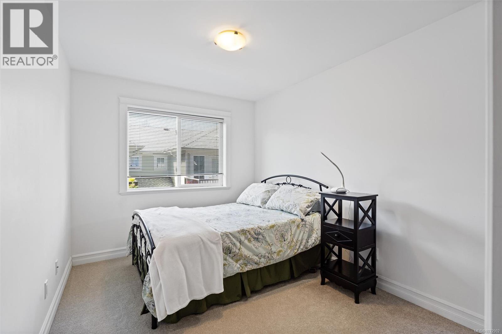 #105 827 Arncote Ave - 24