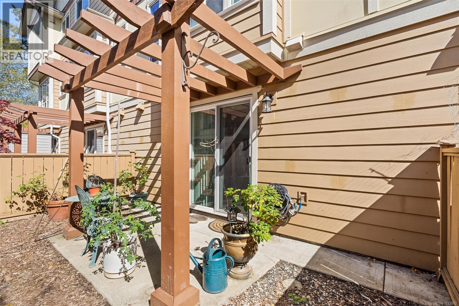 105 827 Arncote Ave, Langford