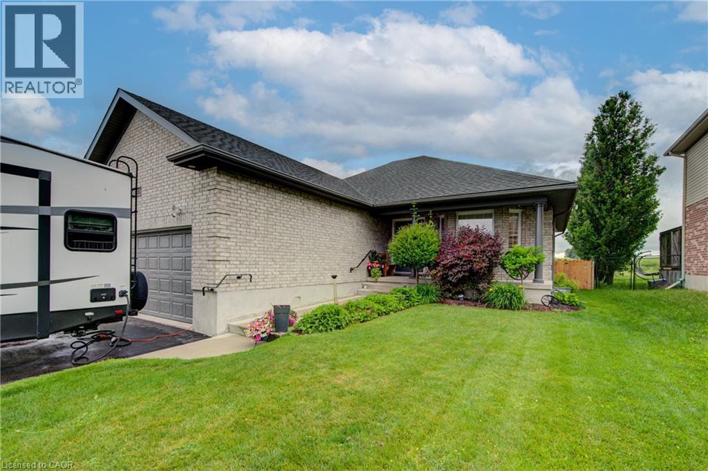 32 APPLEWOOD Street - 3