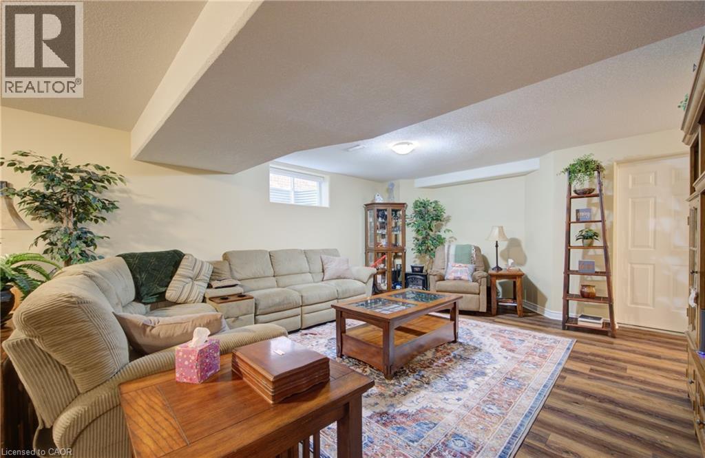 32 APPLEWOOD Street - 28