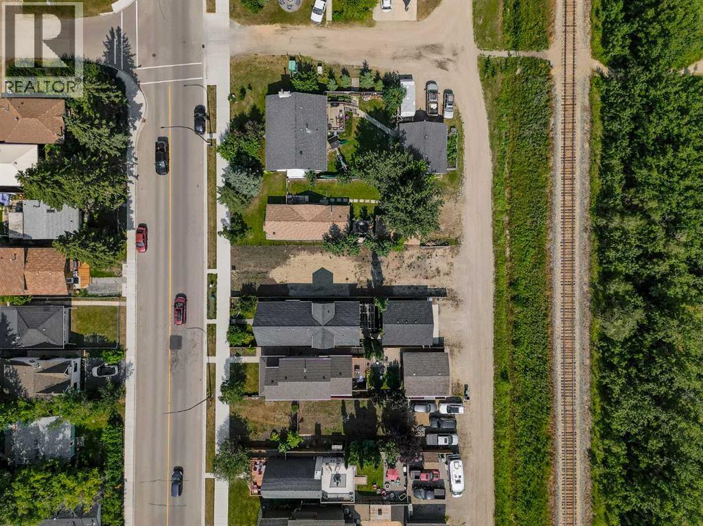 3907 50 Avenue, Sylvan Lake — property photo 3