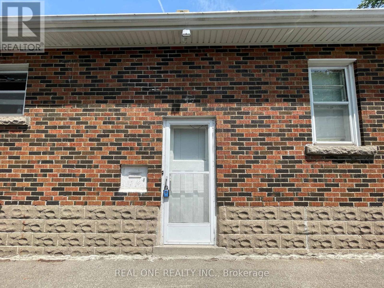 35 Bowman (A) Street, Hamilton (Ainslie Wood), Ontario, L8S2T4, Hamilton (Ainslie Wood), Ontario — photo 4 of 5