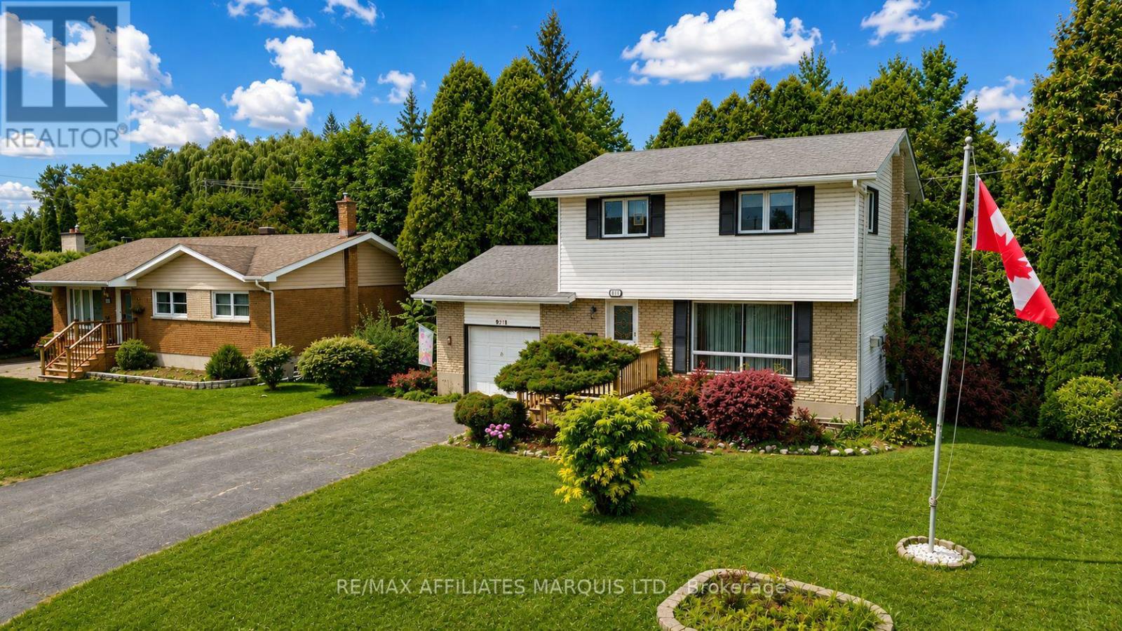 917 QUEEN STREET - 1