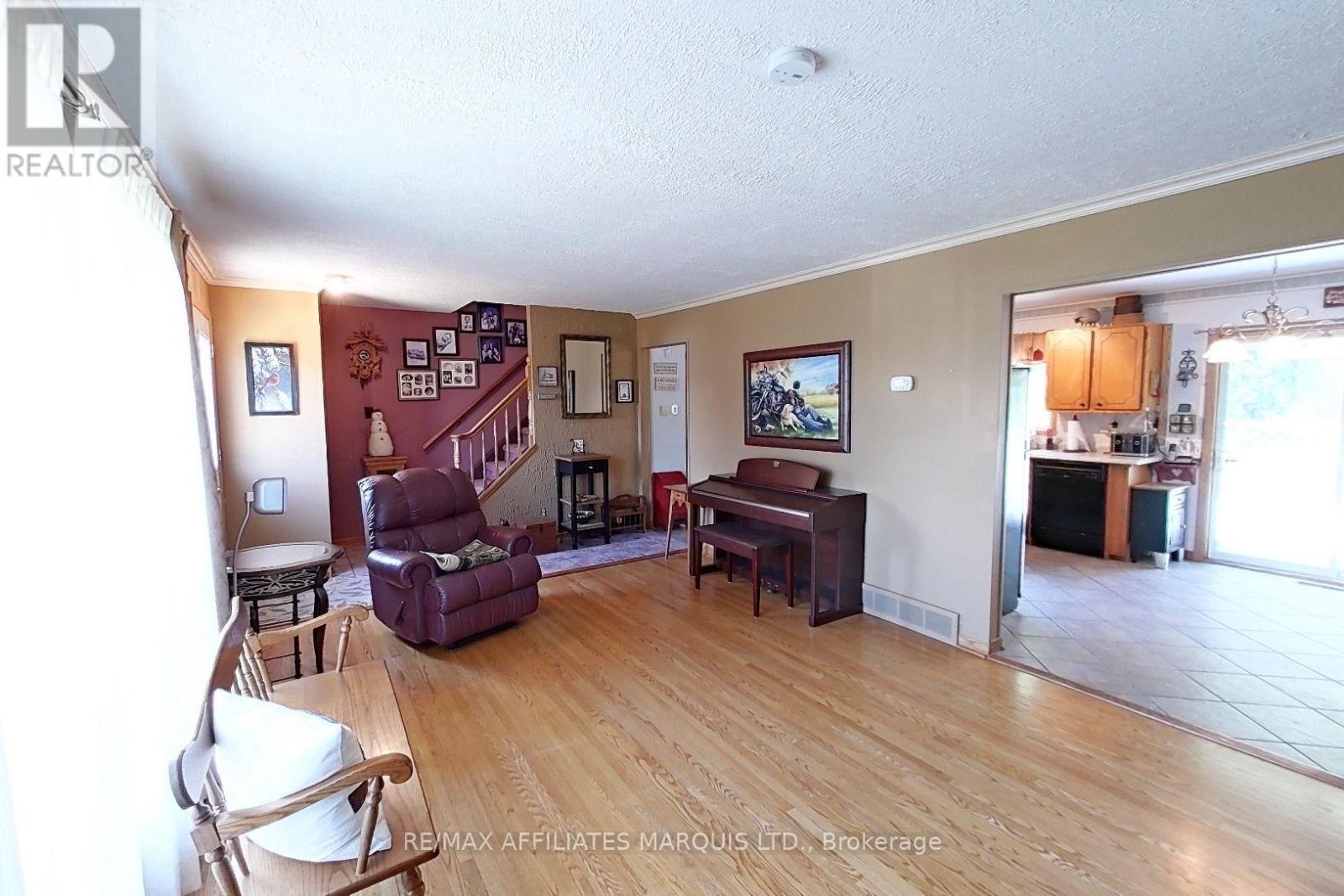 917 QUEEN STREET - Image 4