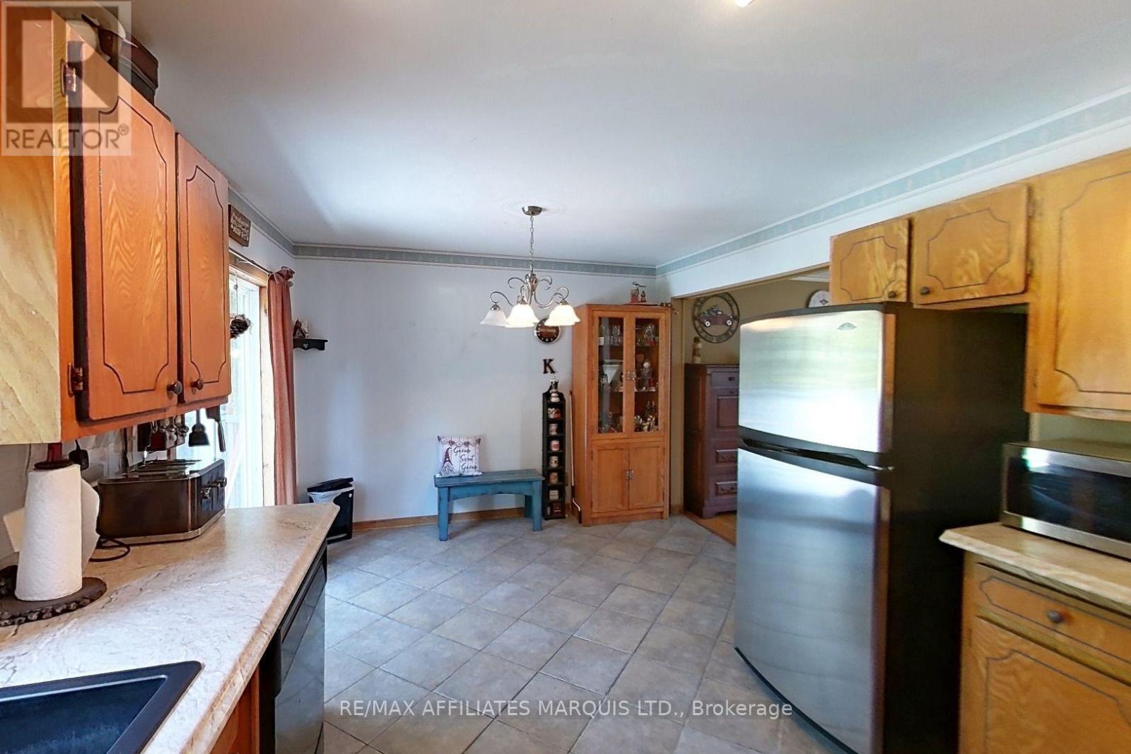 917 QUEEN STREET - 6