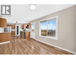 Eat in kitchen - 151 Applestone Park Se, Calgary, AB T2A7W2 Photo 11