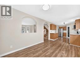 4pc Bathroom - 151 Applestone Park Se, Calgary, AB T2A7W2 Photo 10