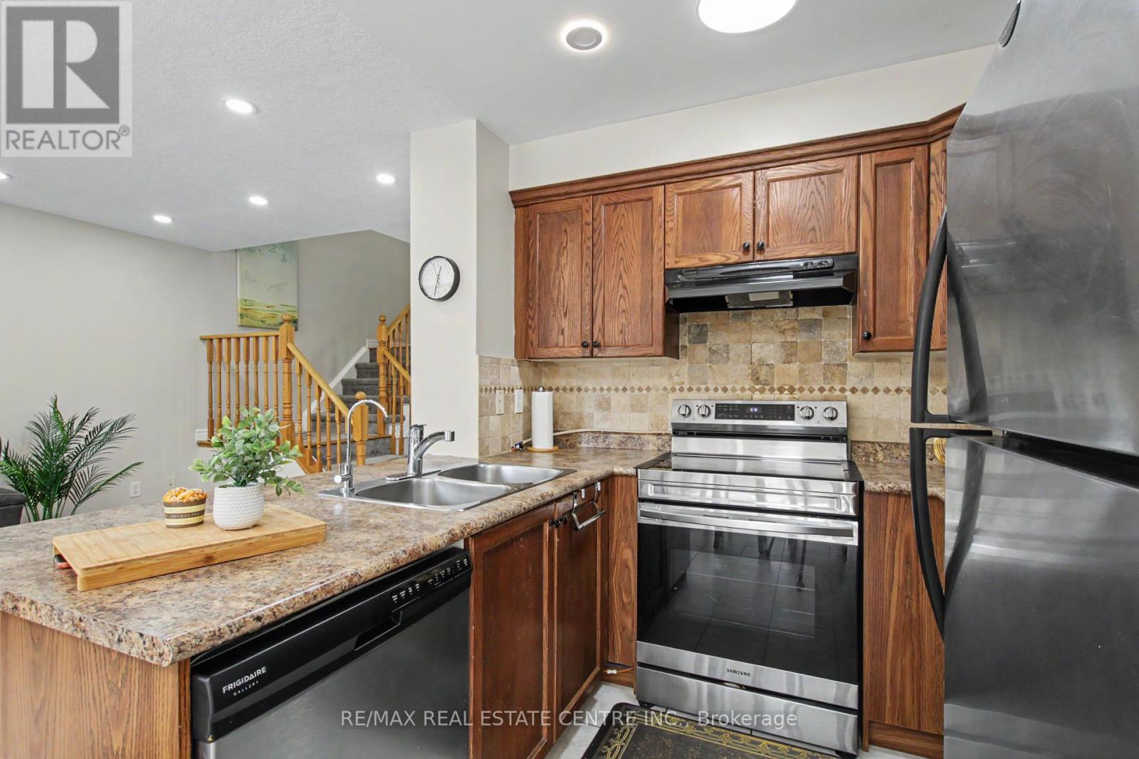 88 BLOOMINGTON DRIVE - Image 14