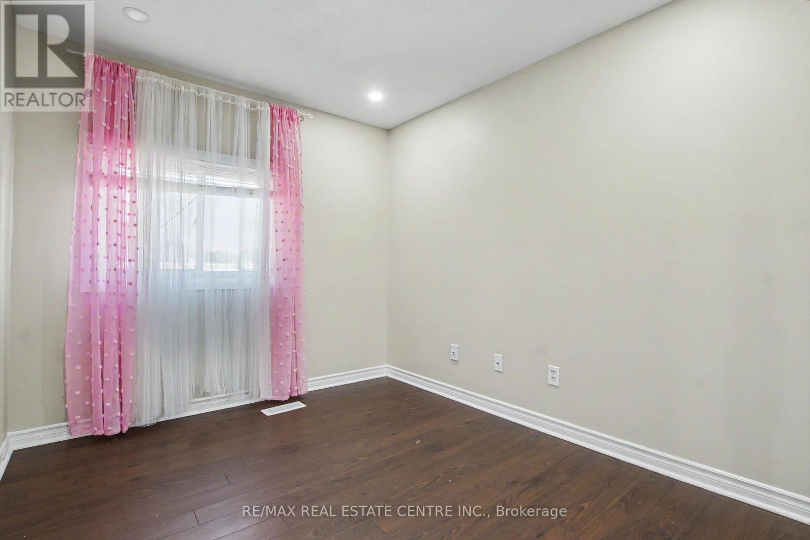 4 SEAFORTH COURT - Image 17