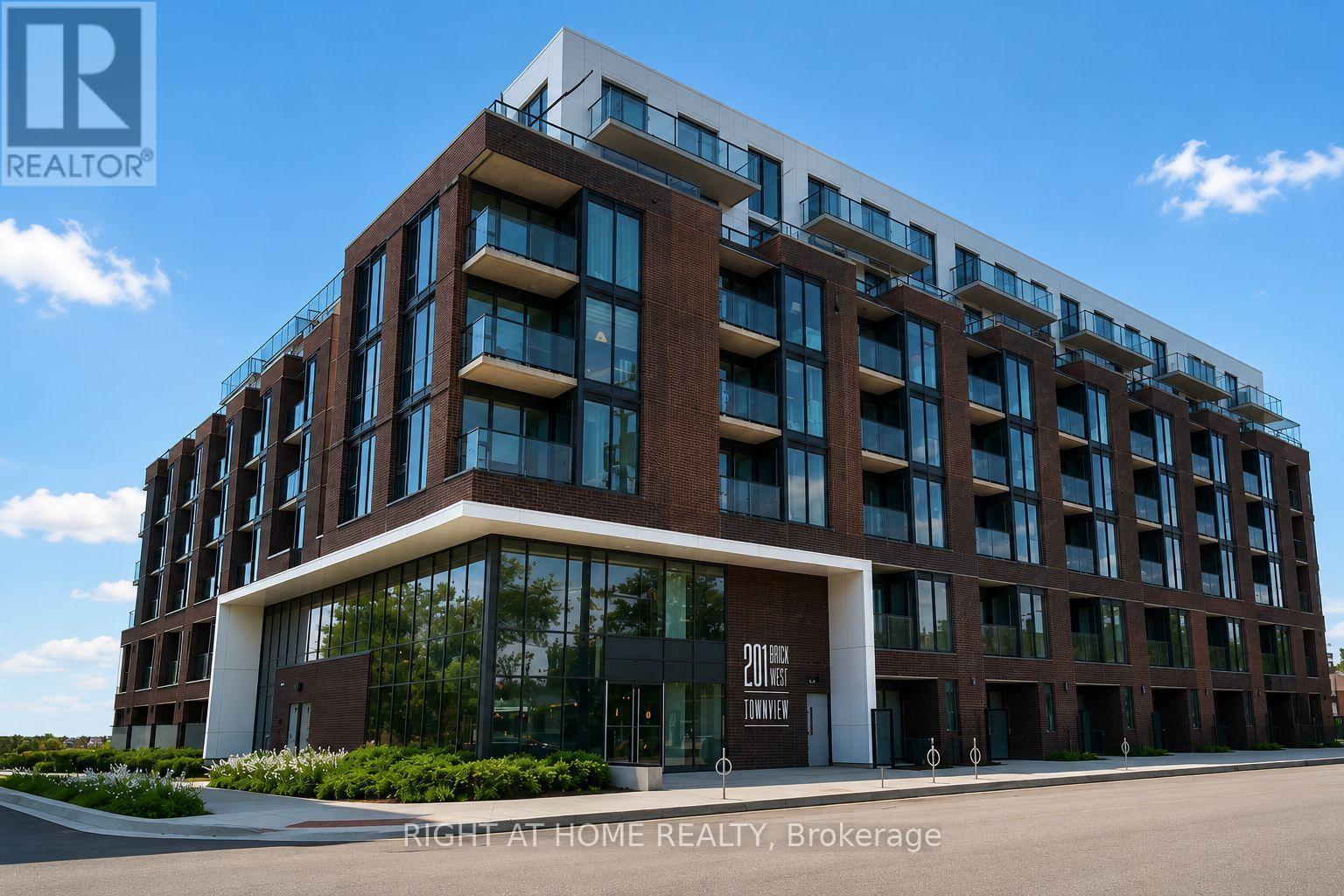 211 - 201 BROCK STREET S