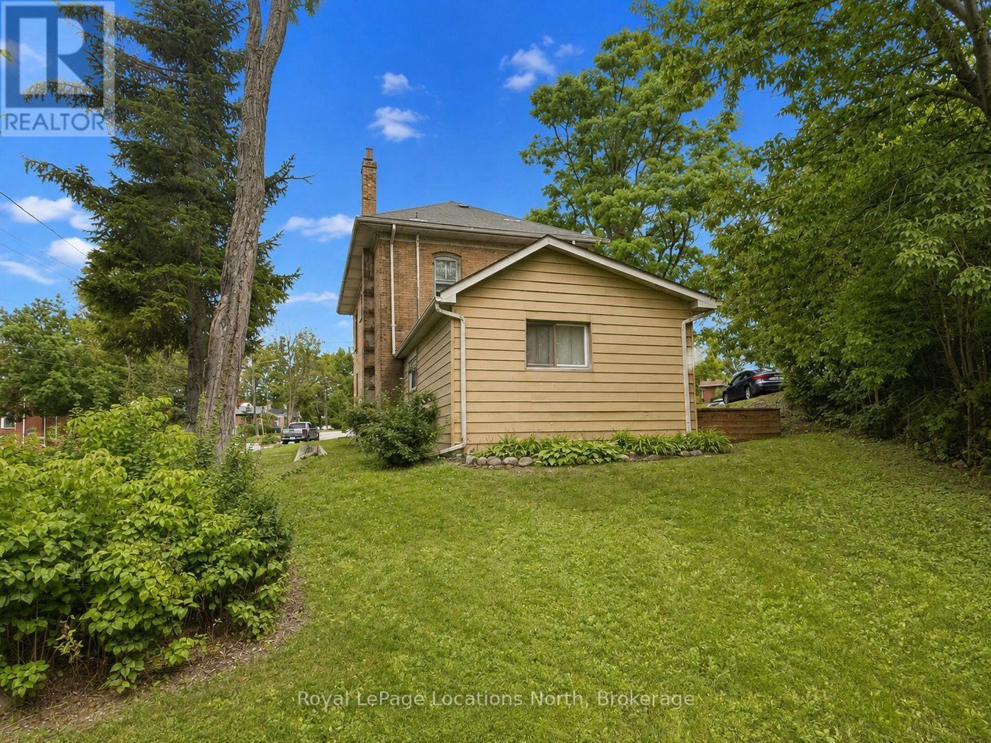 675 STEWART STREET - 25