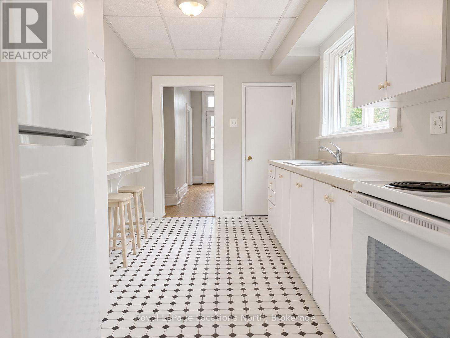 675 STEWART STREET - 3