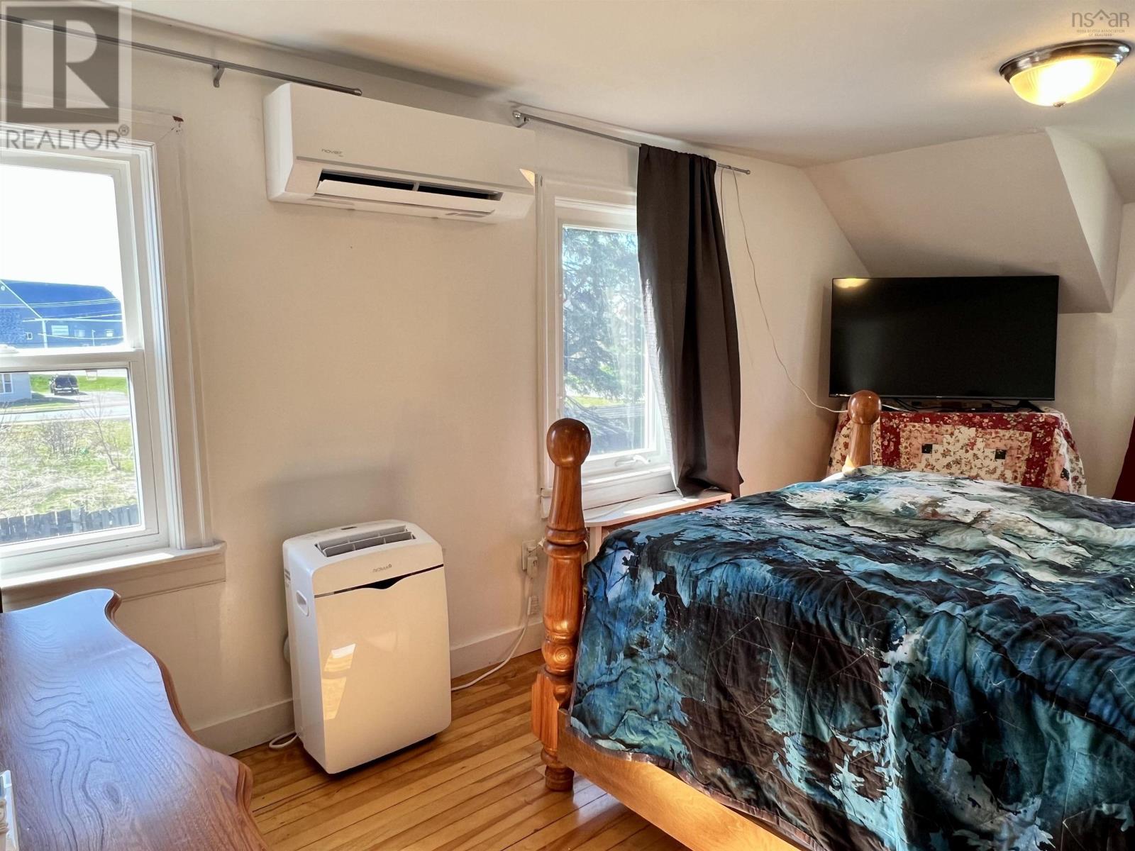 Property 34 of 48 of 166 North Foord Street