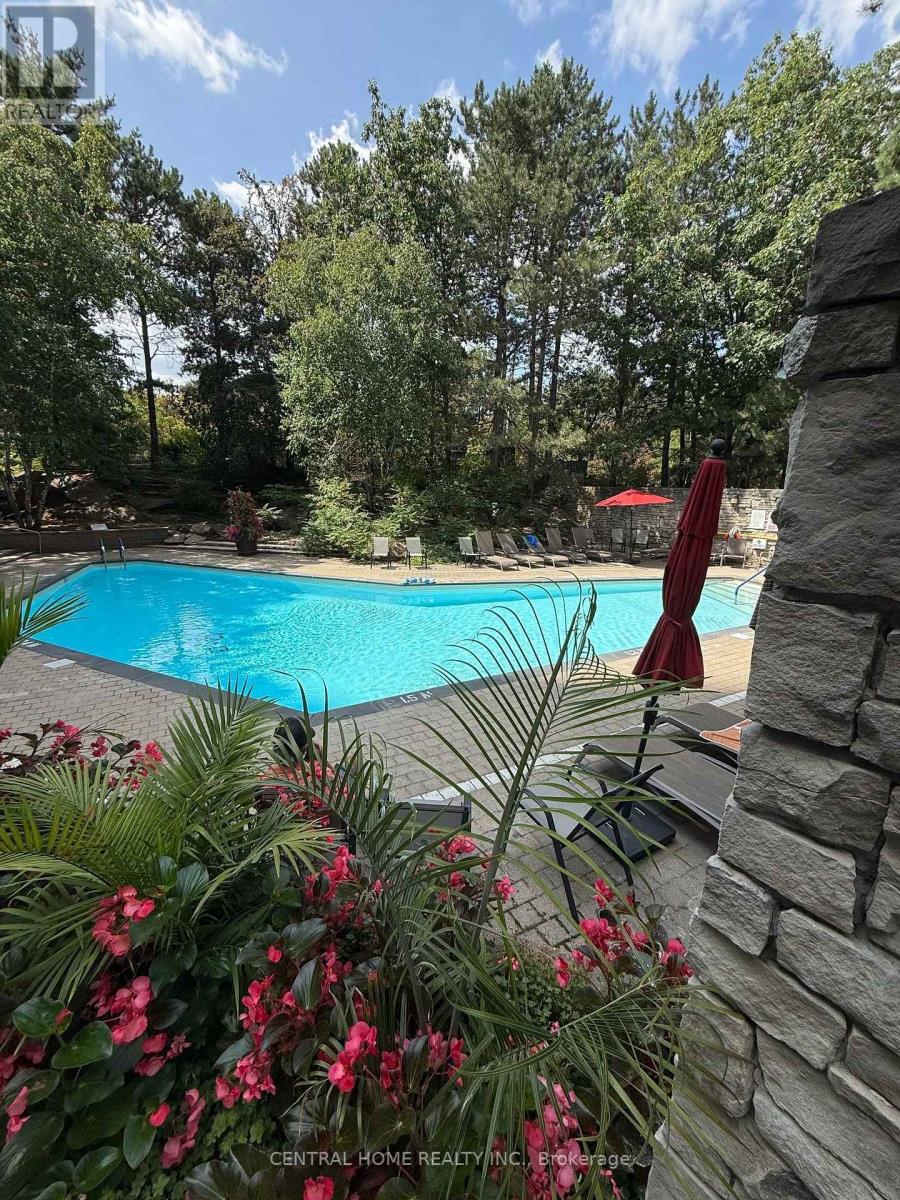 #302 85 SKYMARK DRIVE - Image 37