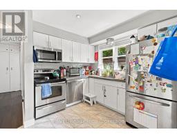 Bathroom - 14 Gram Avenue, Welland, ON L3C1H3 Photo 8
