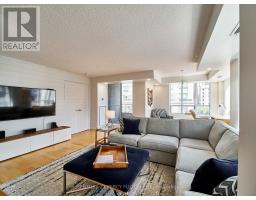 Den - 809 - 140 Simcoe Street, Toronto, ON M5H4E9 Photo 6